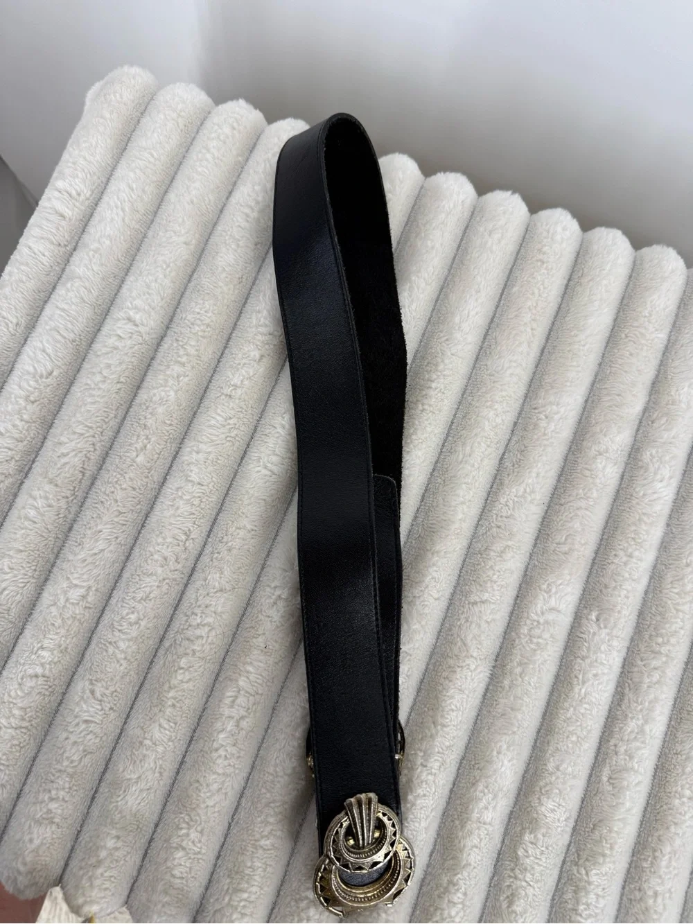 Vintage latch/waist belt with ornate medallion size small